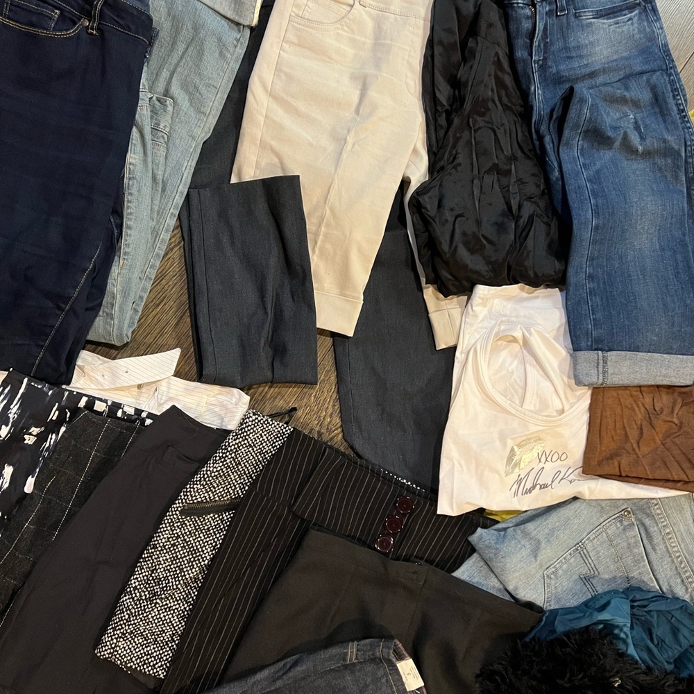 Assorted Clothing Bundle - Picture 4 of 7